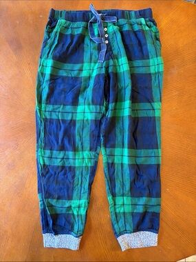 aerie lounge pants in Green & Navy Plaid size M